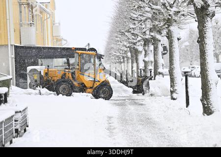 Enköping 20260101 Storm Anna a emménagé à Enköping le jour de l'an avec de fortes chutes de neige.photo : Fredrik Sandberg/TT/Code 10080 ce texte est traduit automatiquement crédit : TT News Agency/Alamy Live News Banque D'Images