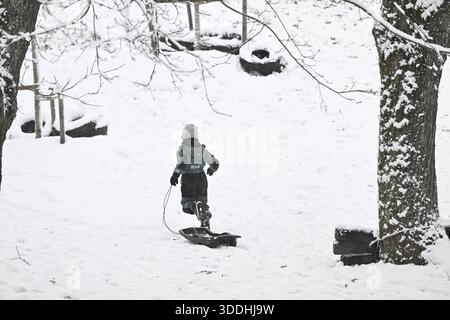 Enköping 20260101 Storm Anna a emménagé à Enköping le jour de l'an avec de fortes chutes de neige.photo : Fredrik Sandberg/TT/Code 10080 ce texte est traduit automatiquement crédit : TT News Agency/Alamy Live News Banque D'Images