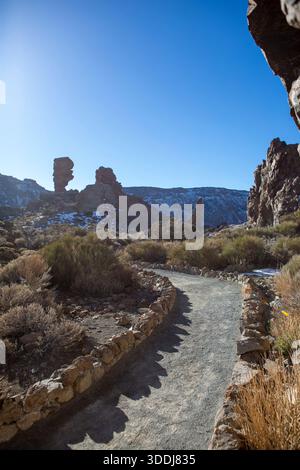 Vue du Roque Cinchado le long du sentier n° 3 du parc national du volcan Teide à Tenerife Banque D'Images