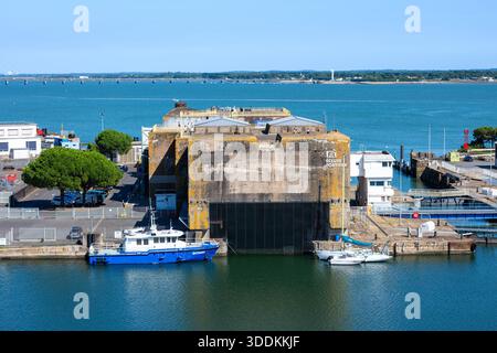 Saint-Nazaire, France - 4 août 2025 : L'Ecluse Fortifiee à Saint-Nazaire est une écluse fortifiée historique, remarquable pour son sig stratégique et militaire Banque D'Images