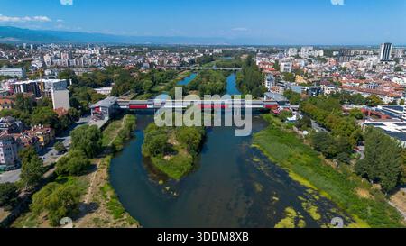 Vue imprenable sur la rivière Maritsa et panorama sur la ville de Plovdiv, Bulgarie Banque D'Images