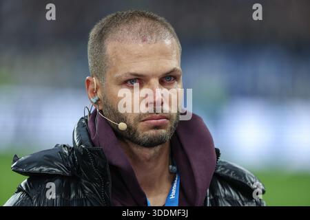 Dennis Diekmeier, der ehemalige HSV Fussballspieler am Rande vom Spiel -Hamburger SV - Borussia Dortmund- AM 08.11.2025 im Volksparkstadion in Hamburg Banque D'Images