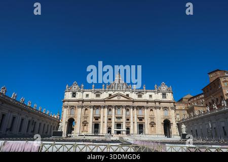 Façade de la basilique Pierre au Vatican Banque D'Images