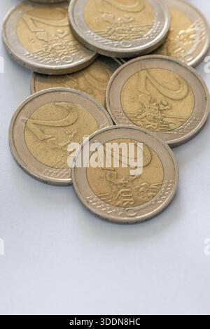 2 pièces en euros représentant la monnaie et la finance européennes Banque D'Images