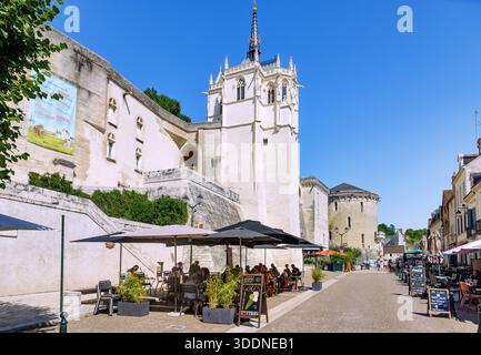 Rue de la Concorde und Chateau Royale in der Altstadt von Amboise, Tal der Loire, Indre-et-Loire, Frankreich *** Rue de la Concorde et Chateau Royale Banque D'Images