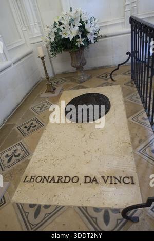Le tombeau de Léonard de Vinci, peintre de la Renaissance, dans une chapelle du Château d'Amboise, France Banque D'Images