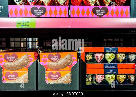 Londres Royaume-Uni, 03 janvier 2026, sélection de confiseries au chocolat au lait de supermarché Banque D'Images