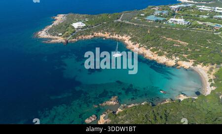 Vue sur la plage d'Ekmeksiz depuis, Seferihisar - Turquie Banque D'Images