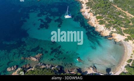 Vue sur la plage d'Ekmeksiz depuis, Seferihisar - Turquie Banque D'Images