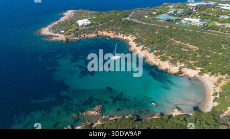 Vue sur la plage d'Ekmeksiz depuis, Seferihisar - Turquie Banque D'Images