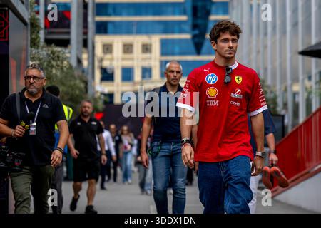 Bakou, Azerbaïdjan, 18 septembre 2025, Charles Leclerc, de Monaco, concourt pour Ferrari. Le Grand Prix d'Azerbaïdjan 2025 The Build Up, qui a lieu à Bakou, Azerbaïdjan. Crédit : Michael Potts/Alamy Live News Banque D'Images