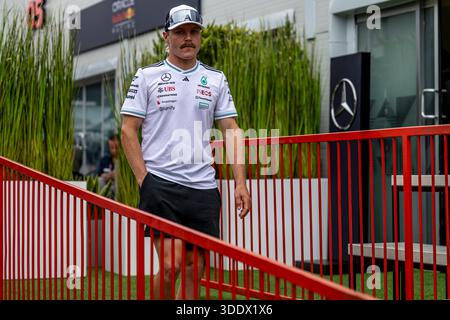 Bakou, Azerbaïdjan, 18 septembre 2025, Valtteri Bottas, finlandais, concourt pour Mercedes. Le Grand Prix d'Azerbaïdjan 2025 The Build Up, qui a lieu à Bakou, Azerbaïdjan. Crédit : Michael Potts/Alamy Live News Banque D'Images