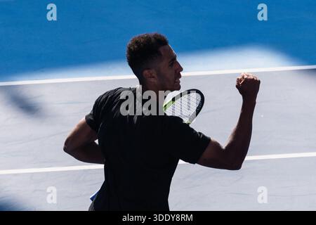 HONG KONG, Chine - 04 JANVIER : Michael Mmoh, des États-Unis, célèbre le match de qualification en simple masculin de la Bank of China Hong Kong Tennis Open 2026 (ATP 250) contre Cristian Garin, du Chili, au Victoria Park Tennis Centre court le 4 janvier 2026 à Hong Kong, Chine (photo de Jack Ng/Alamy Live News) Banque D'Images