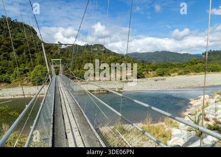 Pont pivotant de Punakaiki sur la piste de Punakaiki Loop Track, Punakaiki, Île du Sud, Nouvelle-Zélande Banque D'Images