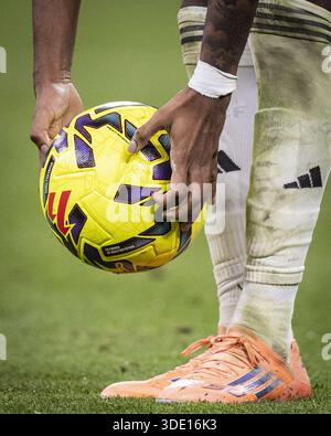 Madrid, Espagne. 04 janvier 2026. Match-ball pendant un match de la Liga entre le Real Madrid et le Real Betis au stade Santiago Bernabeu, à Madrid, Espagne (photo Ricardo Nogueira/Sports Press photo) crédit : SPP Sport Press photo. /Alamy Live News Banque D'Images