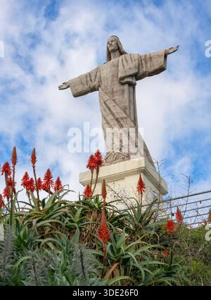Statue du Christ Roi (Cristo Rei) également connue sous le nom de statue du Sacré-cœur, Garajau, Madère, Portugal Banque D'Images