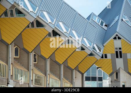 Maisons cubiques à rotterdam vue de la rue, kubus hous, kijk kubus, architecture néerlandaise par Piet Blom Banque D'Images