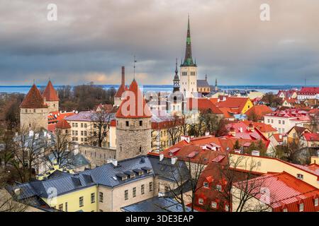 Vue panoramique de la vieille ville, Tallinn, Harju, Estonie Banque D'Images