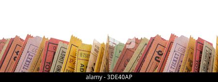 Vieux billets coincés entre les pages d'un magazine enroulé, vue rapprochée Banque D'Images