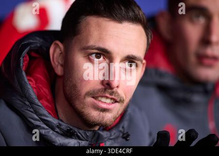 Raul Garcia de CA Osasuna regarde pendant le match LaLiga EA Sports entre CA Osasuna et Athletic Club à l'Estadio El Sadar le 3 janvier 2025 en Pennsylvanie Banque D'Images