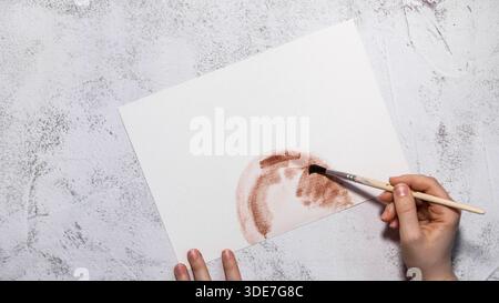 Peinture lapin DE PÂQUES préparation durable processus de bricolage de fabrication de cartes de voeux faites à la main. Activité étape par étape pour les enfants. Passe-temps inclusif et responsable de vacances de soulagement du stress. Célébration consciente Banque D'Images