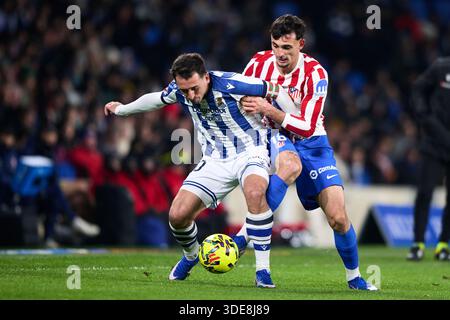 Mikel Oyarzabal de Real Sociedad duel pour le ballon avec Mikel Oyarzabal de Real Sociedad lors du match LaLiga EA Sports entre Real Sociedad et Banque D'Images