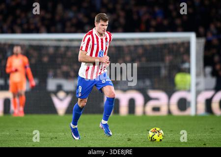 Alexander Sorloth de l'Atletico de Madrid avec le ballon lors du match LaLiga EA Sports entre la Real Sociedad et l'Atletico de Madrid à l'Estadio Reale Banque D'Images