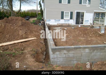 Un ajout en cours de construction sur une maison résidentielle en Pennsylvanie, États-Unis Banque D'Images