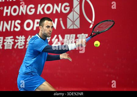Laslo Djere, joueur de tennis serbe, lors d'un match à l'Open de tennis de Hong Kong (ATP250) le 6 janvier 2026 à Hong Kong. (Photo de Kobe Li/Nexpher images) Banque D'Images