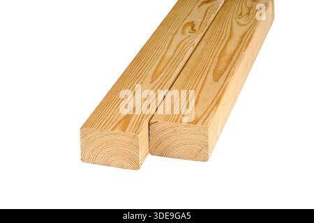 Deux morceaux de bois lisse, de couleur claire avec des motifs de grain visibles, isolés sur un fond blanc Banque D'Images