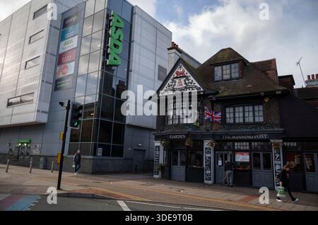 Sutton local Landmark, un défilé victorien qui est démoli pour faire place à de nouvelles boutiques et maisons. Banque D'Images