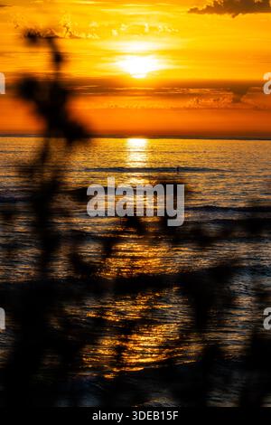 Coucher de soleil sur la plage de la parée à Bretignolles-sur-mer Banque D'Images