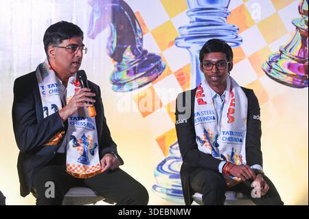 Kolkata, Inde. 06 janvier 2026. KOLKATA, INDE - 6 JANVIER : L'ancien grand maître indien Viswanathan Anand, cinq fois champion du monde, participe au tournoi TATA Steel Chess India après 6 longues années avec le grand maître indien R Praggnanandhaa lors de la cérémonie de tirage au sort le 6 janvier 2026 à Kolkata, en Inde. (Photo de Samir Jana/Hindustan Times/Sipa USA) crédit : Sipa USA/Alamy Live News Banque D'Images
