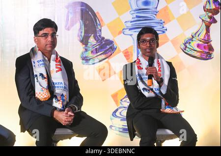 Kolkata, Inde. 06 janvier 2026. KOLKATA, INDE - 6 JANVIER : L'ancien grand maître indien Viswanathan Anand, cinq fois champion du monde, participe au tournoi TATA Steel Chess India après 6 longues années avec le grand maître indien R Praggnanandhaa lors de la cérémonie de tirage au sort le 6 janvier 2026 à Kolkata, en Inde. (Photo de Samir Jana/Hindustan Times/Sipa USA) crédit : Sipa USA/Alamy Live News Banque D'Images