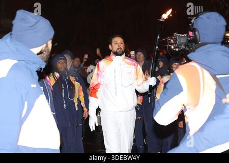 Bologne, Italie. 06 janvier 2026. 06 GEN 2026BO - Piazza Minghetti Tappa a Bologna della fiamma olimpica, Milano-Cortina 2026, proveniente da San Lazzaro (photo Guido Calamosca/LaPresse) 06 Jan 2026 BO - Piazza Minghetti la flamme olympique Milan-Cortina 2026 arrivera à Bologne depuis San Lazzaro. (Guido Calamosca/ Credit : LaPresse/Alamy Live News Banque D'Images