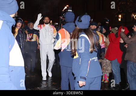 Bologne, Italie. 06 janvier 2026. 06 GEN 2026BO - Piazza Minghetti Tappa a Bologna della fiamma olimpica, Milano-Cortina 2026, proveniente da San Lazzaro (photo Guido Calamosca/LaPresse) 06 Jan 2026 BO - Piazza Minghetti la flamme olympique Milan-Cortina 2026 arrivera à Bologne depuis San Lazzaro. (Guido Calamosca/ Credit : LaPresse/Alamy Live News Banque D'Images