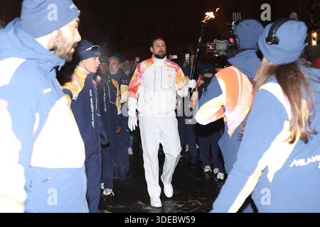 Bologne, Italie. 06 janvier 2026. 06 GEN 2026BO - Piazza Minghetti Tappa a Bologna della fiamma olimpica, Milano-Cortina 2026, proveniente da San Lazzaro (photo Guido Calamosca/LaPresse) 06 Jan 2026 BO - Piazza Minghetti la flamme olympique Milan-Cortina 2026 arrivera à Bologne depuis San Lazzaro. (Guido Calamosca/ Credit : LaPresse/Alamy Live News Banque D'Images