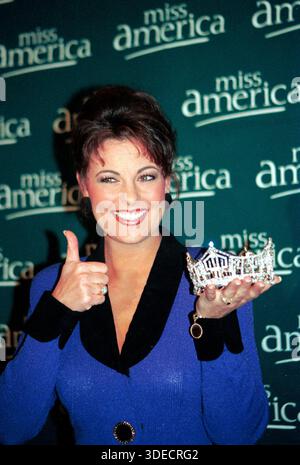 15 septembre 1998 ; Atlantic City, New Jersey, États-Unis; NICOLE JONSON @ une conférence de presse à Atlantic City un jour après avoir été couronnée Miss America.crédit obligatoire : photo de Laura Farr/AdMedia Banque D'Images