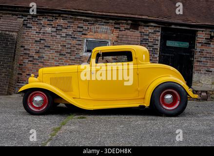 Orange 1940 Ford et jaune Ford modèle A hot rods Banque D'Images