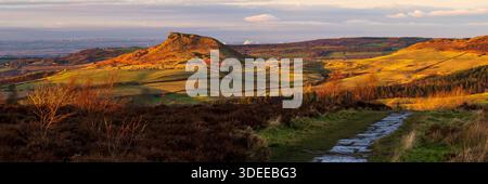 Lumière dorée sur Roseberry topping, North York Moors, North Yorkshire, Angleterre Banque D'Images
