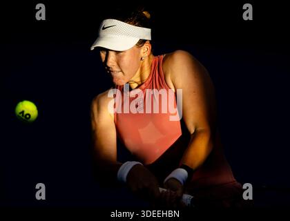 Brisbane, Queensland, Australie. 7 janvier 2026. MIRRA ANDREEVA, de Russie, joue un revers lors de sa manche en simple féminin de 32 contre OLIVIA GADECKI, d'Australie, au Brisbane International. (Crédit image : © Stephane Thomas/ZUMA Press Wire) USAGE ÉDITORIAL SEULEMENT ! Non destiné à UN USAGE commercial ! Crédit : ZUMA Press, Inc/Alamy Live News Banque D'Images