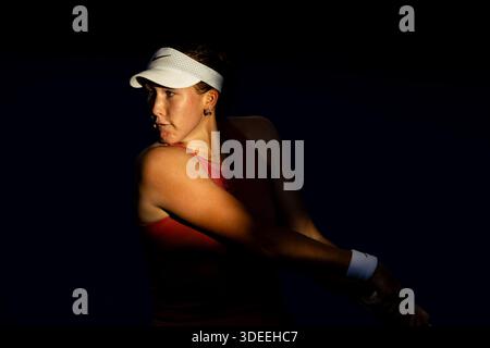 Brisbane, Queensland, Australie. 7 janvier 2026. MIRRA ANDREEVA, de Russie, joue un revers lors de sa manche en simple féminin de 32 contre OLIVIA GADECKI, d'Australie, au Brisbane International. (Crédit image : © Stephane Thomas/ZUMA Press Wire) USAGE ÉDITORIAL SEULEMENT ! Non destiné à UN USAGE commercial ! Crédit : ZUMA Press, Inc/Alamy Live News Banque D'Images