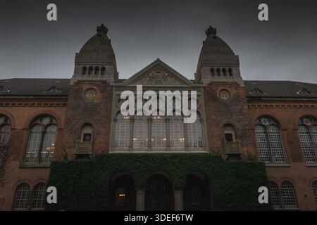 Façade recouverte de grand lierre de la Bibliothèque royale de Copenhague, Danemark Banque D'Images