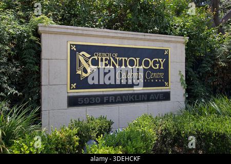 Los Angeles, Californie, États-Unis - 8 juin 2016 : un panneau pour le Church of Scientology Celebrity Centre International est montré à Hollywood pendant la journée. Banque D'Images