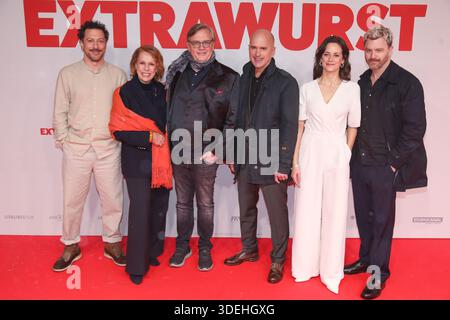 Essen, 07.01.2026 Fahri Yardım, Gaby Dohm, Hape Kerkeling, Christoph Maria Herbst, Anja Knauer et Friedrich Mücke BEI der Weltpremiere von 'Extrawurst' in der Lichtburg in Essen Foto : Matthias Gränzdörfer Banque D'Images