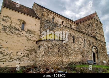 L'église fortifiée de Cisnadioara est un exemple exceptionnel d'architecture romane en Transylvanie Banque D'Images