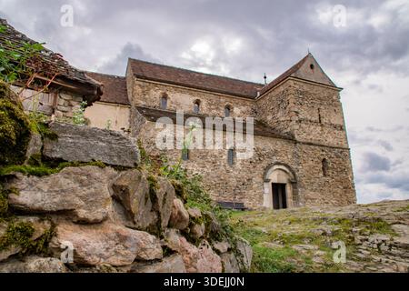 L'église fortifiée de Cisnadioara est un exemple exceptionnel d'architecture romane en Transylvanie Banque D'Images