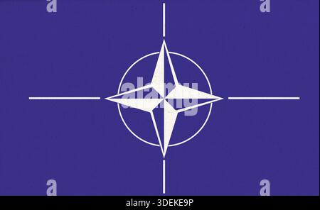 OTAN drapeau de l'Organisation du Traité de l'Atlantique Nord. L'OTAN est une alliance militaire internationale qui constitue un système de sécurité collective. Le drapeau de l'OTAN sur la fab Banque D'Images