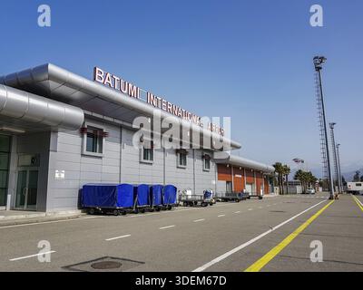 BATUMI, GÉORGIE - 19 MARS 2018 : au décollage à l'aéroport international Banque D'Images