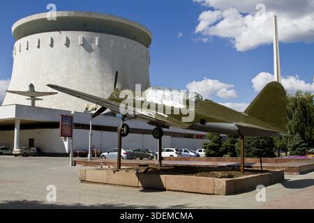 VOLGOGRAD - 22 JUILLET modèle de la su-2, installé à l'extérieur le panorama Musée de la bataille de Stalingrad 22 juillet 2013 à Volgograd, Russie le monum Banque D'Images